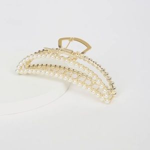 Lulu’s Gold Pearl Detail Claw Clip
